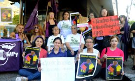 Las mujeres que van al paro ya la marcha del 8M